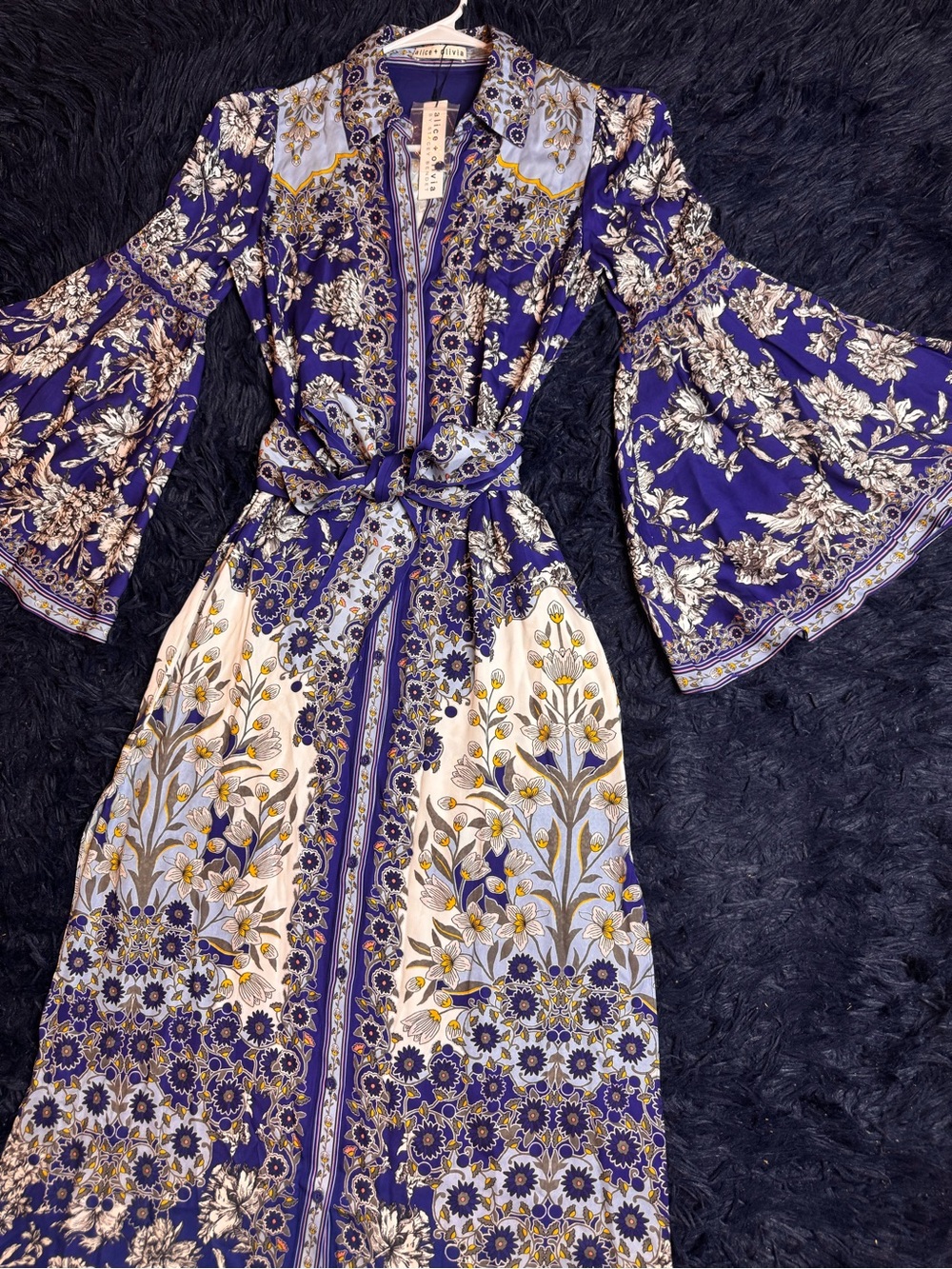 NWT Alice + Olivia Chassidy Bell Sleeve Maxi Dress. Size XS - Picture 13 of 17